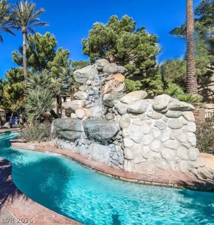 Photo 33