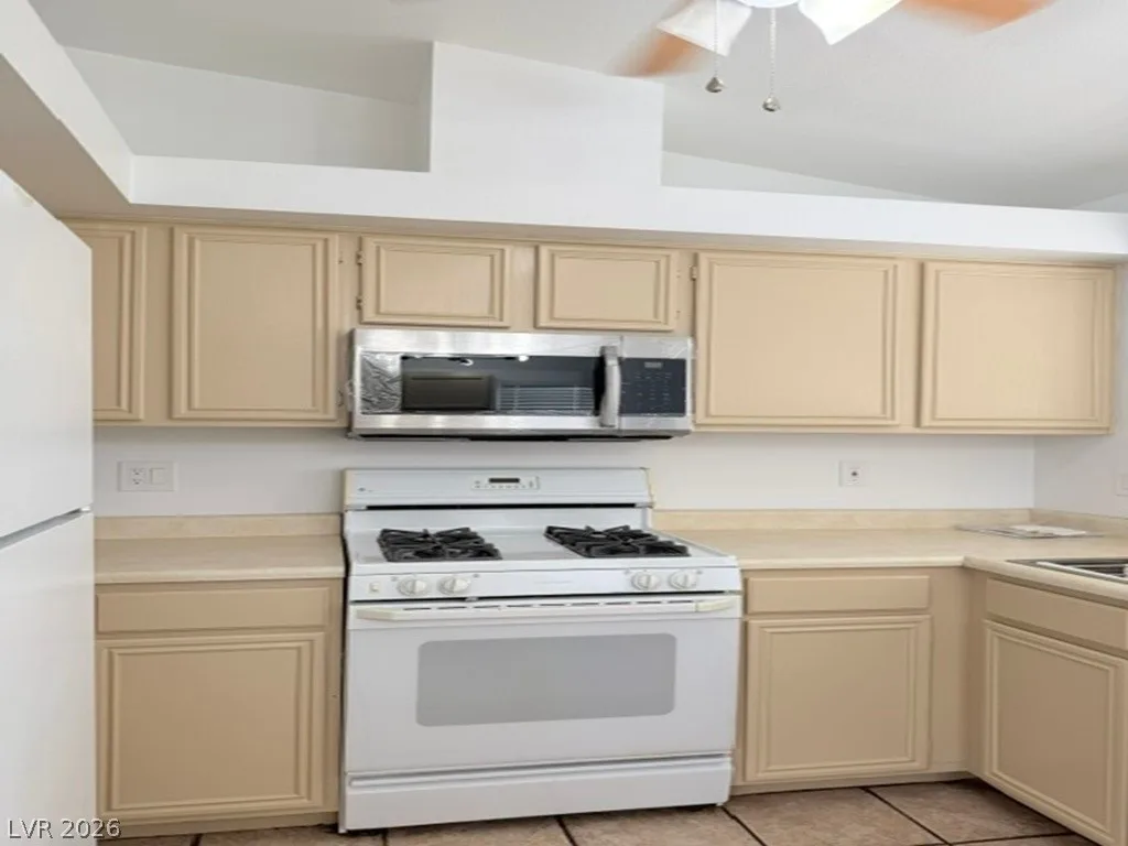 6204 Caprino Avenue — photo 4 of 22