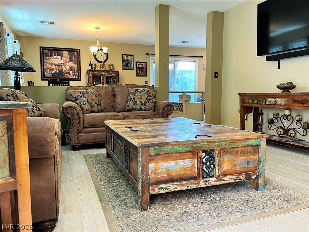 1121 Majestic Canyon Street — photo 2