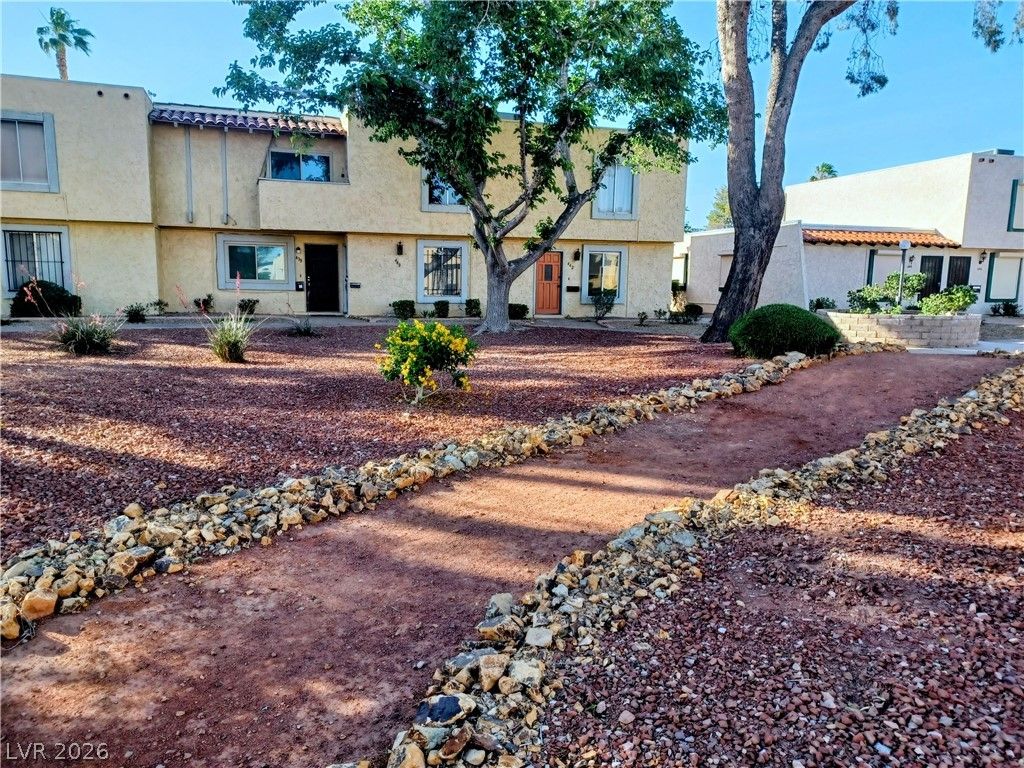 442 Las Casitas Way — photo 1