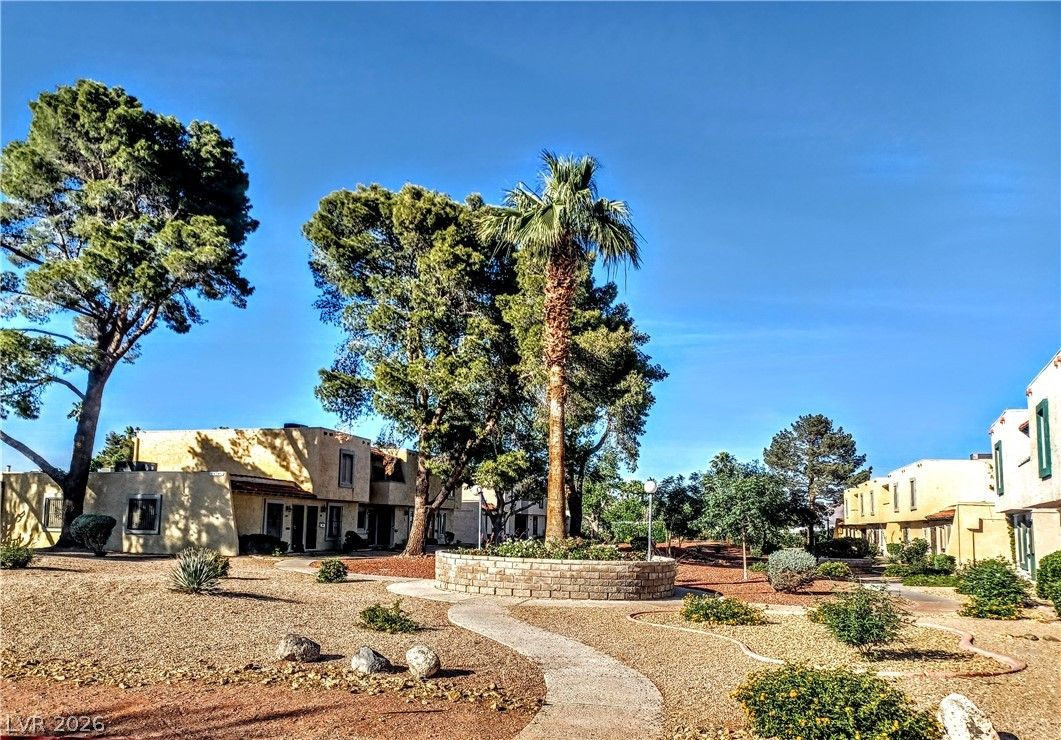442 Las Casitas Way — photo 3