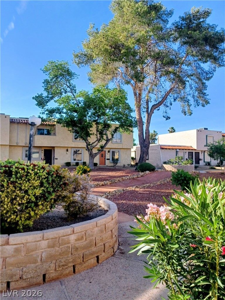 442 Las Casitas Way — photo 4