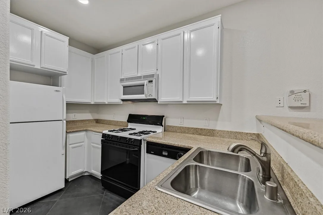 3318 North Decatur Boulevard 1089 — photo 4