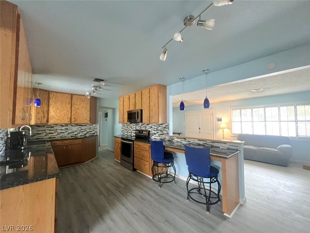 4937 Eugene Avenue — photo 4 of 28