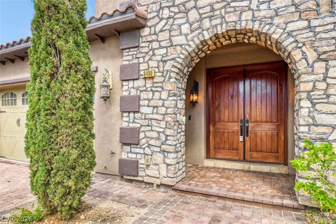 8490 Via De Bellasidra Court — photo 4 of 57