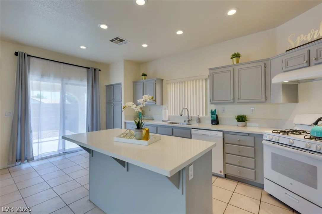 7886 Blue Brook Drive — photo 4