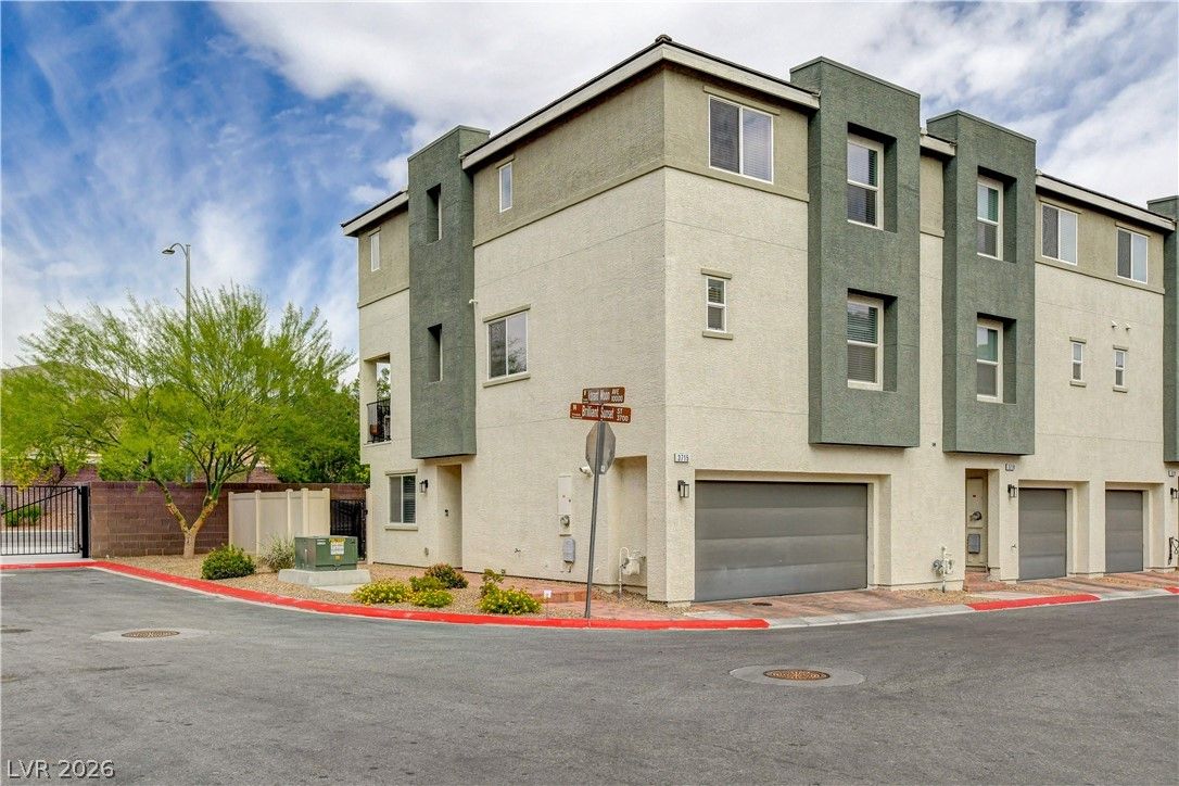 3715 Brilliant Sunset Street — photo 2