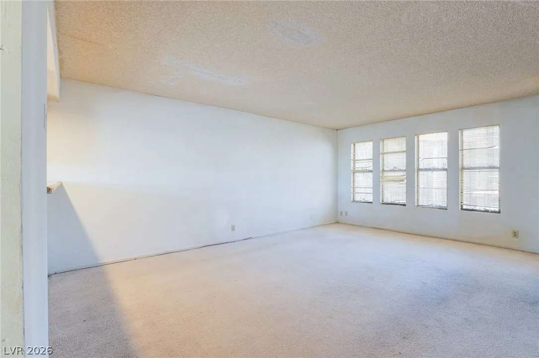 2080 Karen Avenue 9 — photo 5