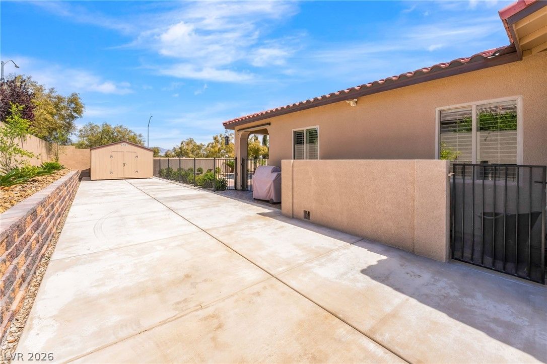 9796 Jamies Jewel Way — photo 4 of 70