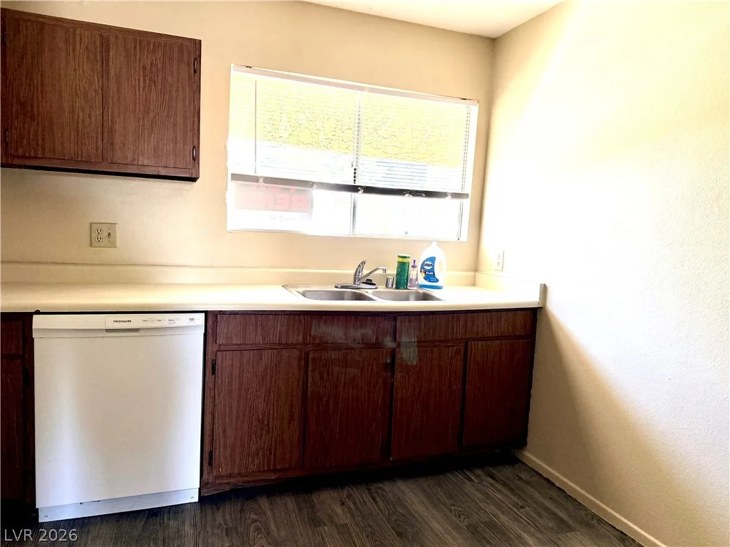1303 Darlene Way 402B — photo 3 of 12