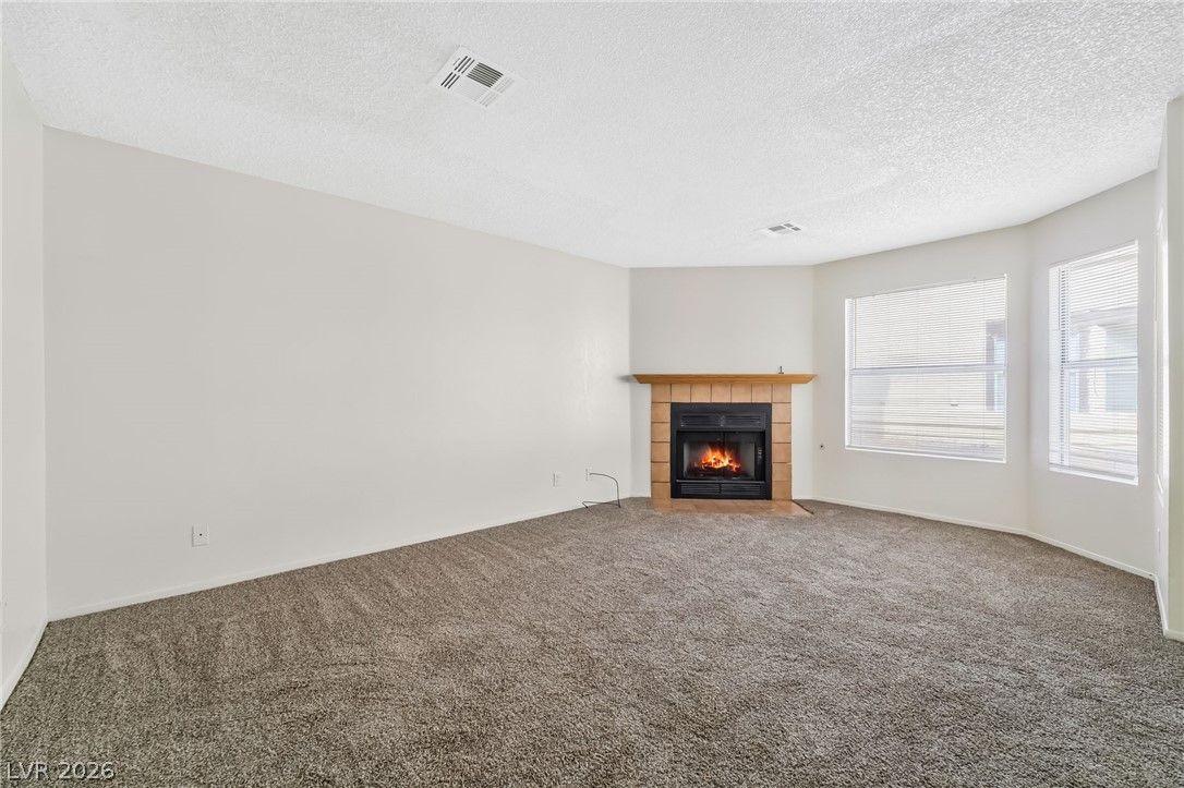 566 Kristin Lane — photo 4