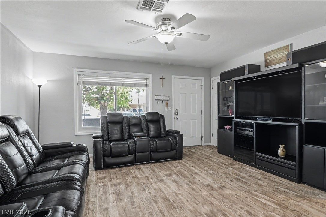 441 Longtree Avenue — photo 5 of 35