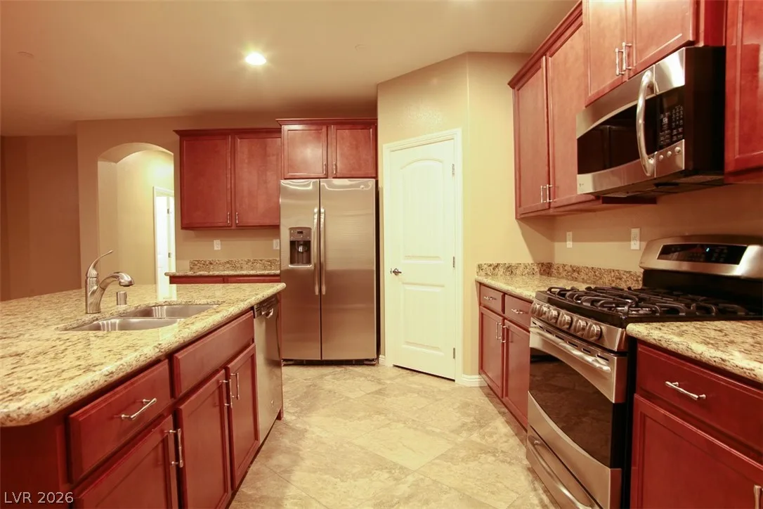 816 Applecross Avenue — photo 2