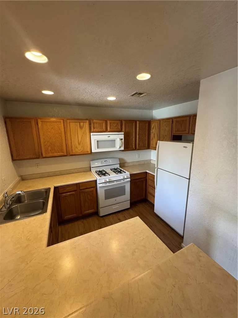 5050 South Rainbow Boulevard 203 — photo 2