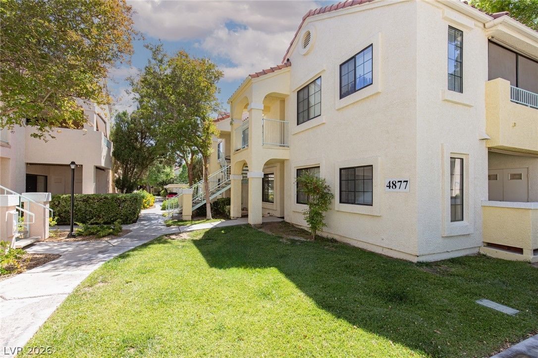 4877 South Torrey Pines Drive 105 — photo 2