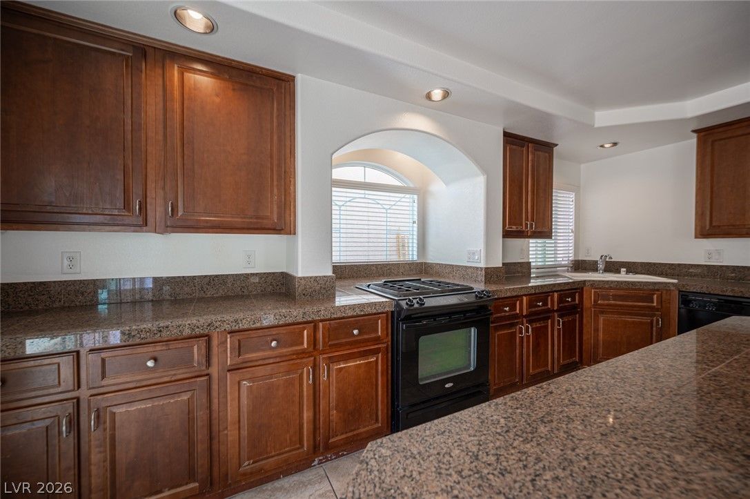 9920 MILLS REEF CT — photo 3 of 39