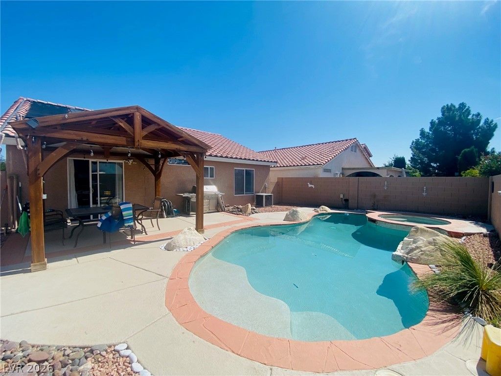 4441 Ivory Jade Avenue — photo 2