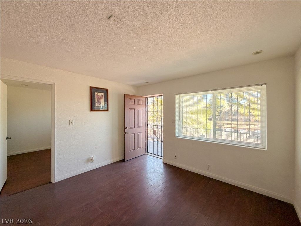 3712 Royal Crest Street 14 — photo 5 of 12