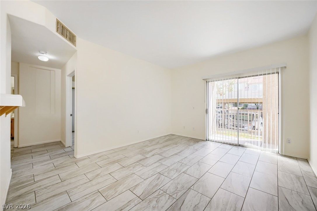 2110 Los Feliz Street 1036 — photo 4 of 12