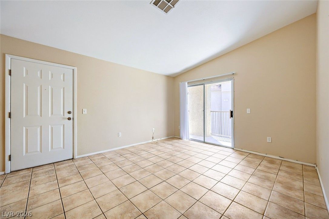 2110 Los Feliz Street 2054 — photo 4 of 11