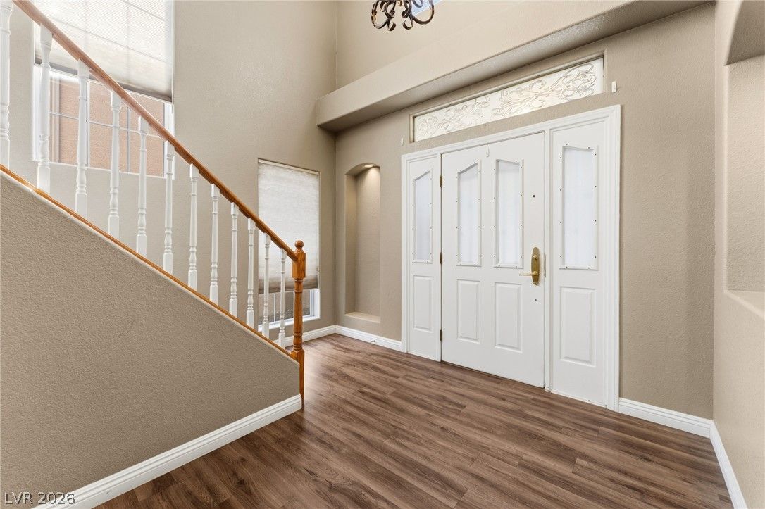 8404 Bay Crest Drive — photo 2