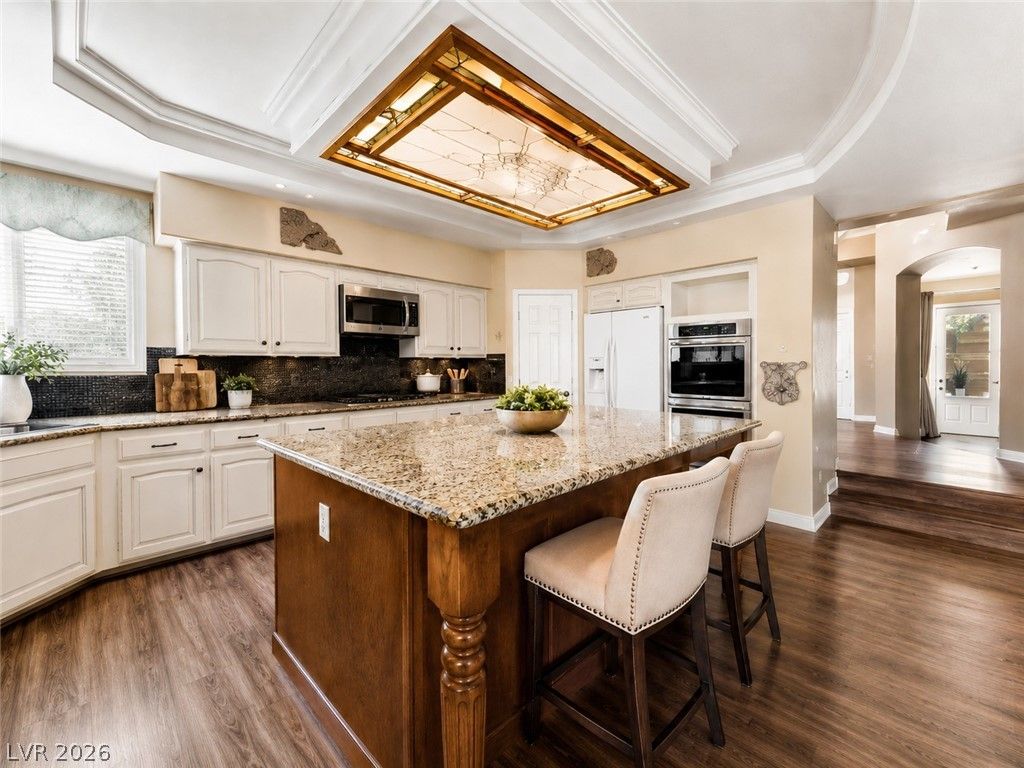 8404 Bay Crest Drive — photo 4