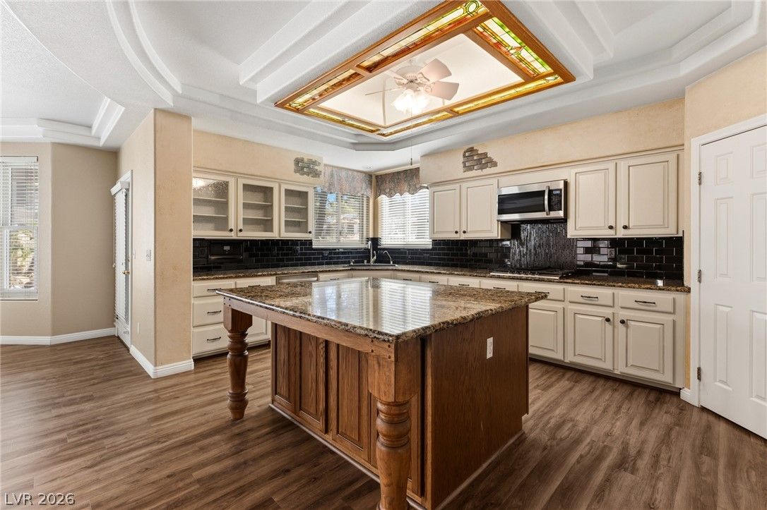 8404 Bay Crest Drive — photo 5