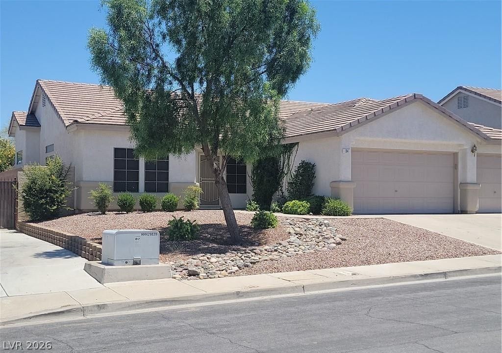 34 Amber Rock Street — photo 2
