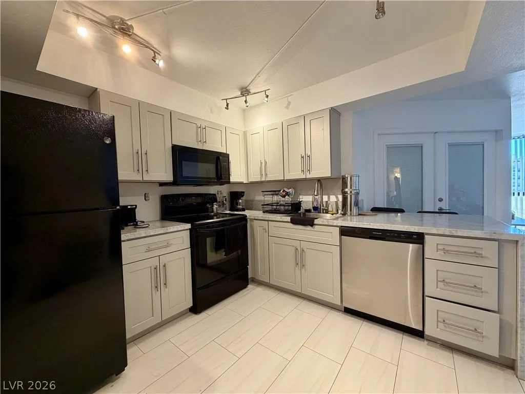 3930 University Center Drive 208 — photo 5