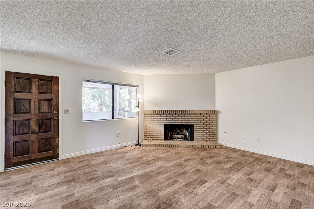 817 Rock Springs Drive 202 — photo 3