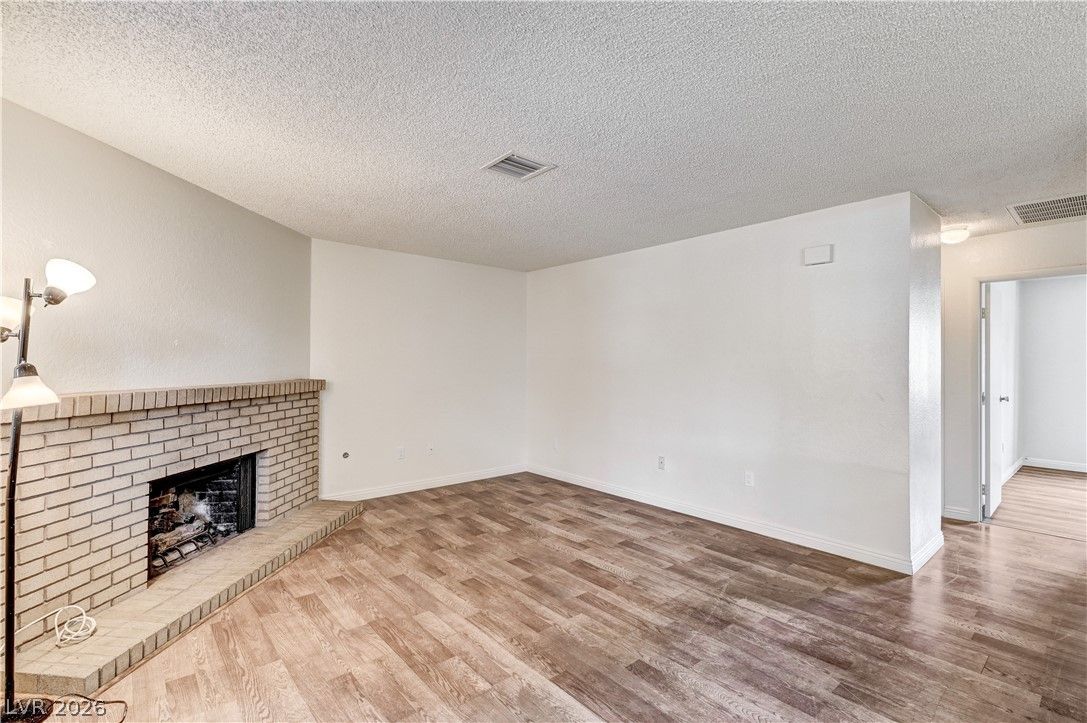 817 Rock Springs Drive 202 — photo 4