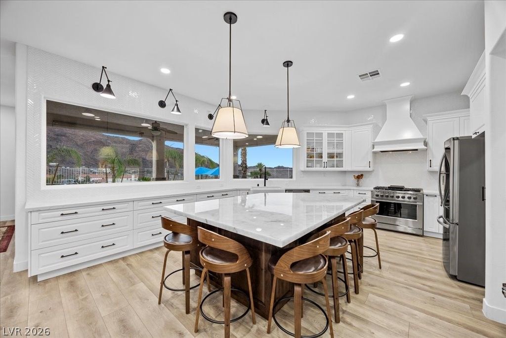 805 Lake Hill Drive — photo 4
