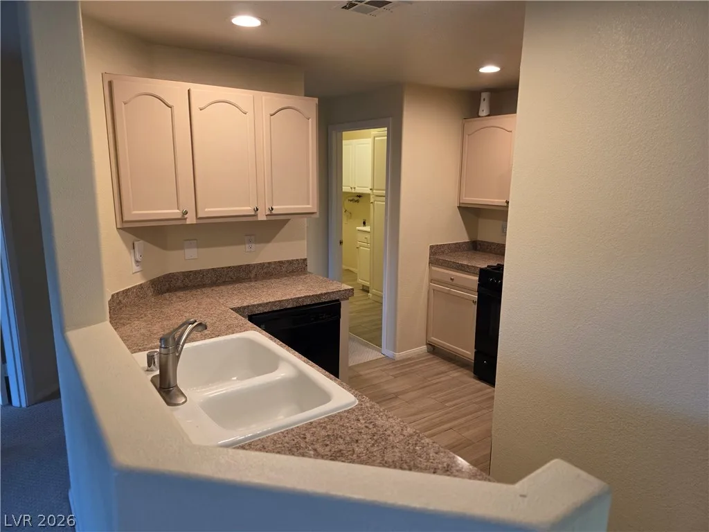2050 West Warm Springs Road 412 — photo 4
