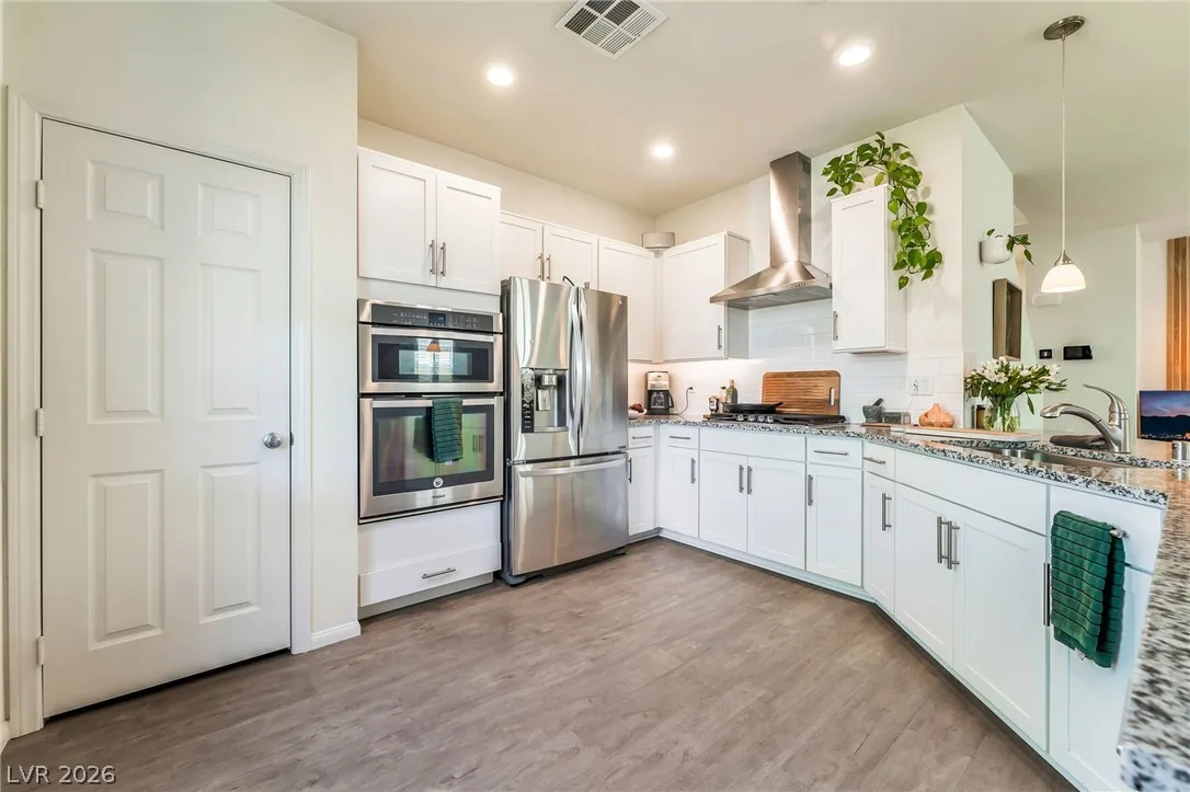 2918 Tranquil Brook Avenue — photo 2