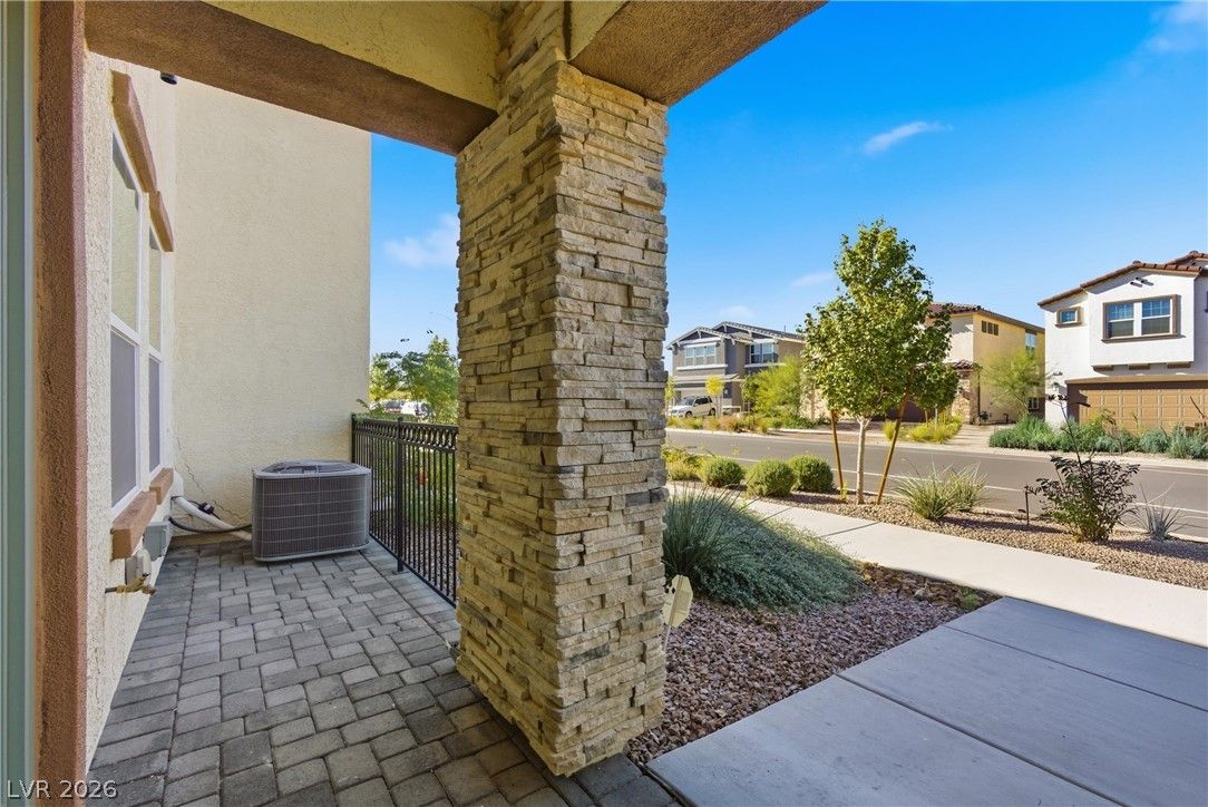 1125 Meadow Sparrow Place — photo 2