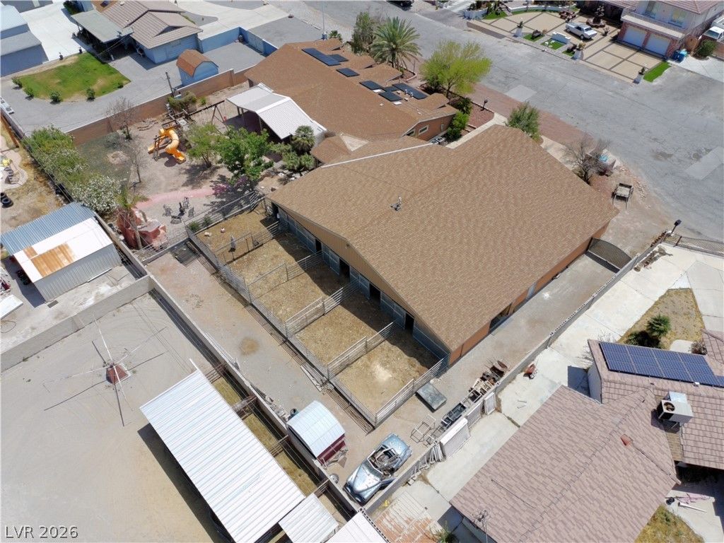 1725 Leonard Lane — photo 3