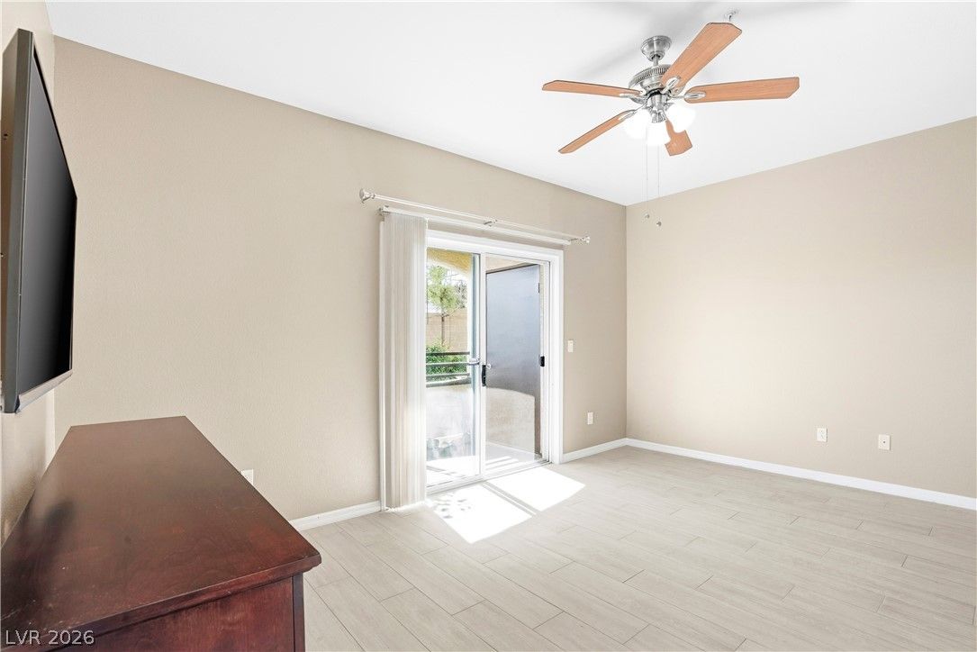 2291 West Horizon Ridge Parkway 13175 — photo 3