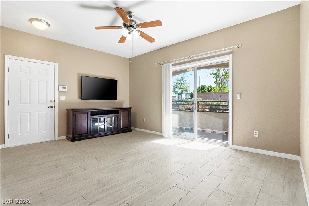 2291 West Horizon Ridge Parkway 13175 — photo 4