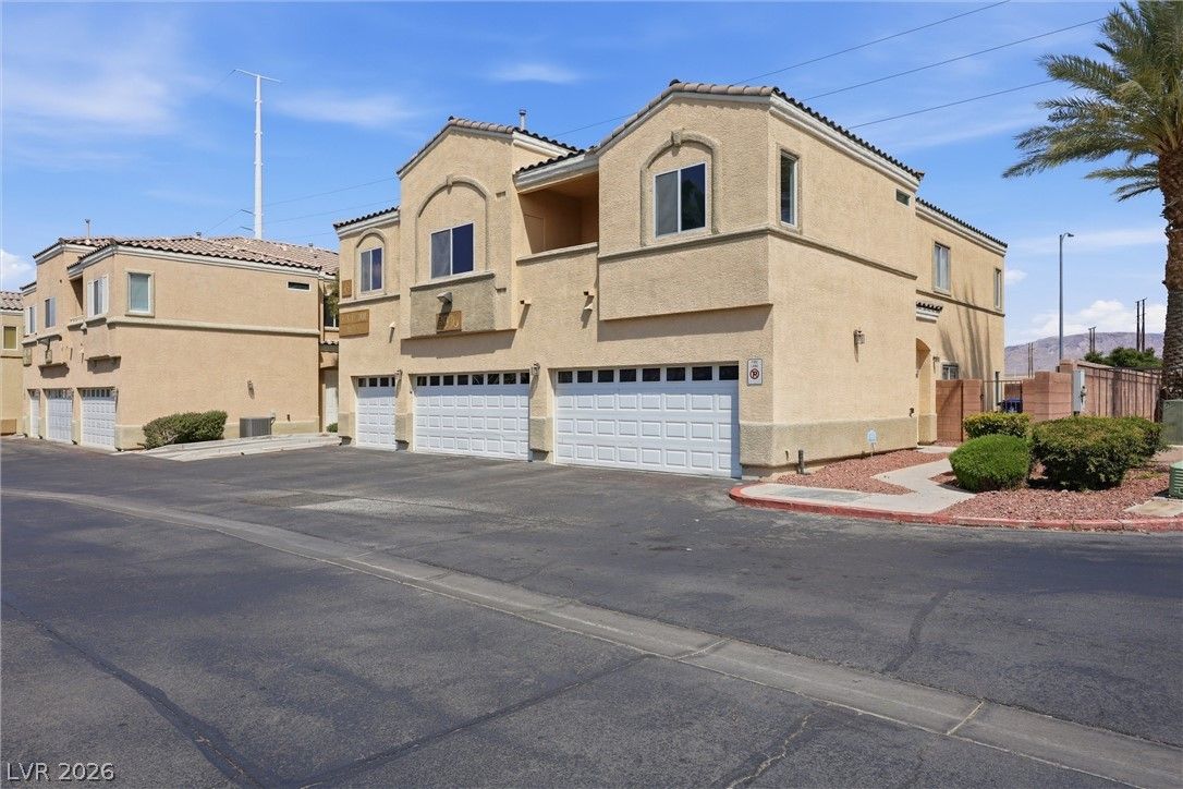 3936 Smokey Fog Avenue 201 — photo 3