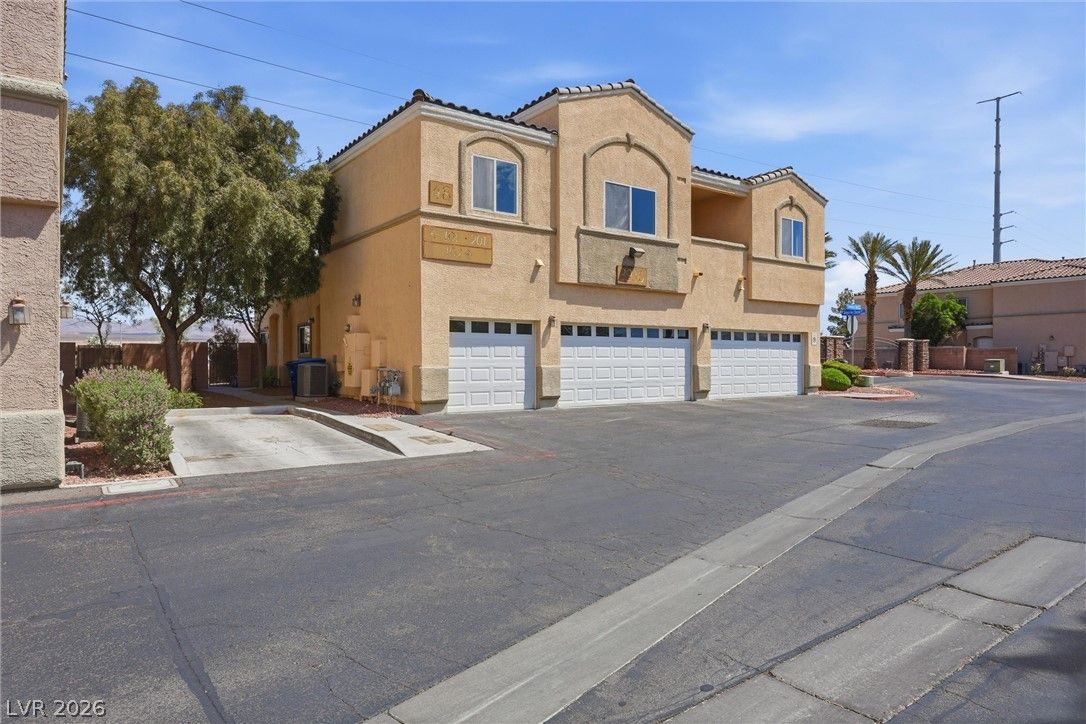 3936 Smokey Fog Avenue 201 — photo 4