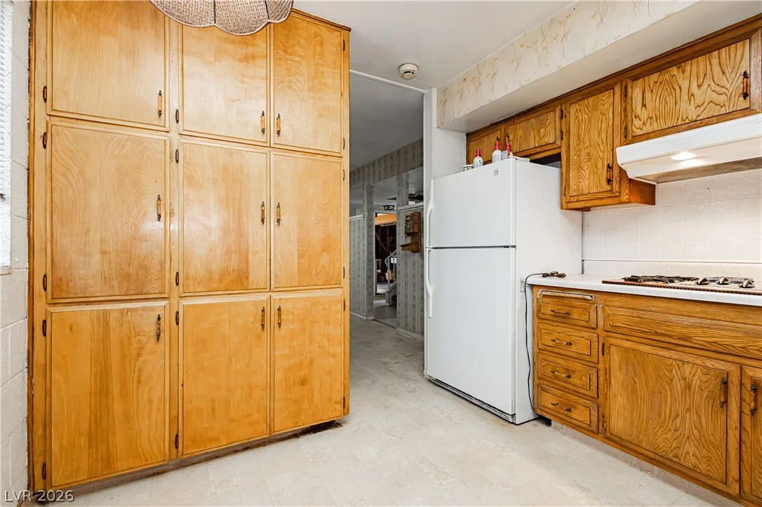 2583 Vegas Valley Drive — photo 3