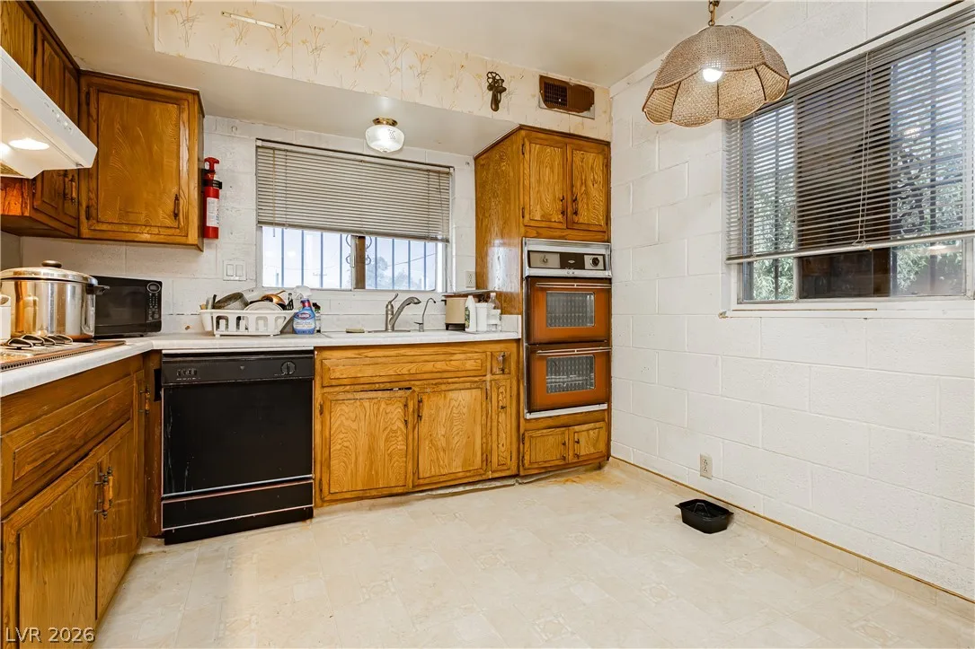 2583 Vegas Valley Drive — photo 4