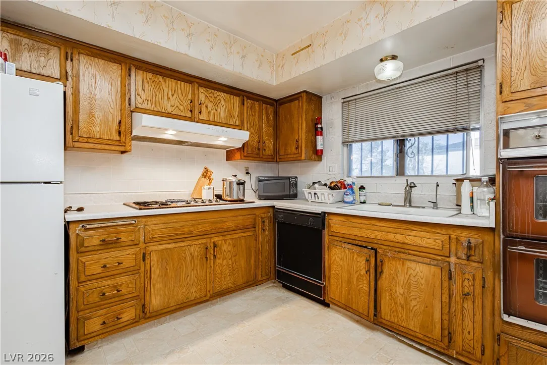 2583 Vegas Valley Drive — photo 5