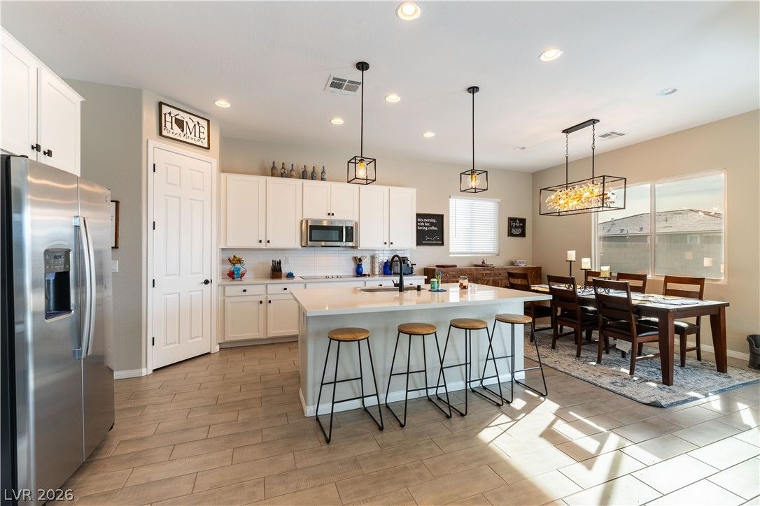 4921 Graystone Drive — photo 2 of 22