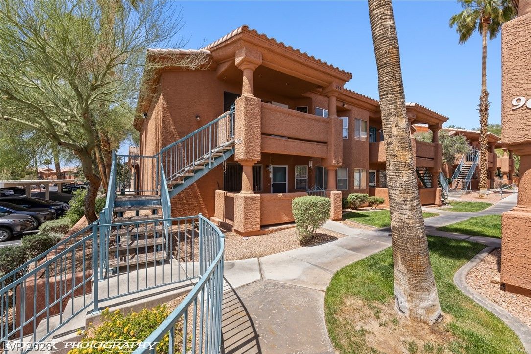 962 Mesquite Springs Drive 202 — photo 2
