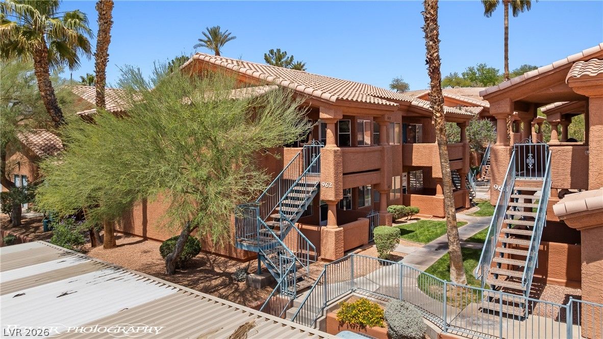 962 Mesquite Springs Drive 202 — photo 3
