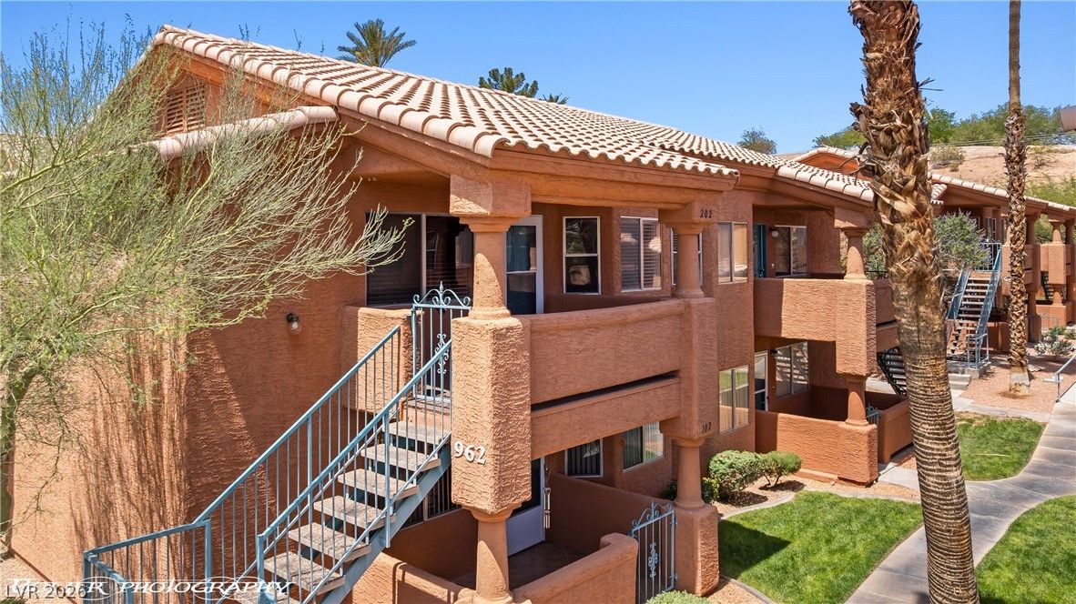 962 Mesquite Springs Drive 202 — photo 4