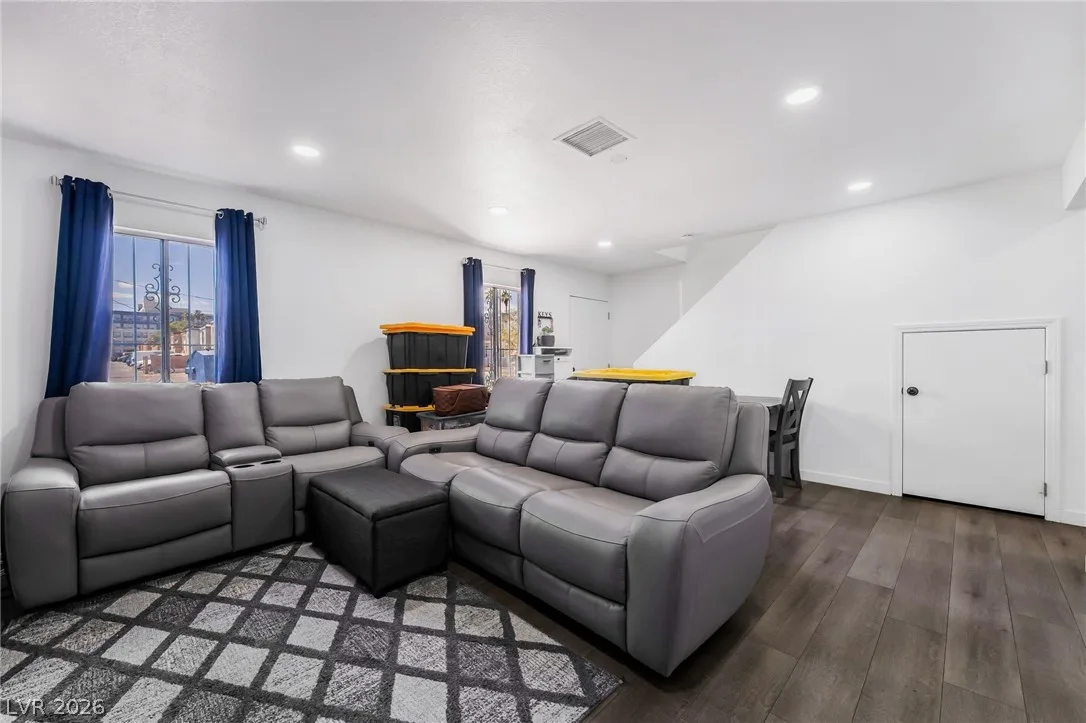 3934 Palos Verdes Street — photo 4