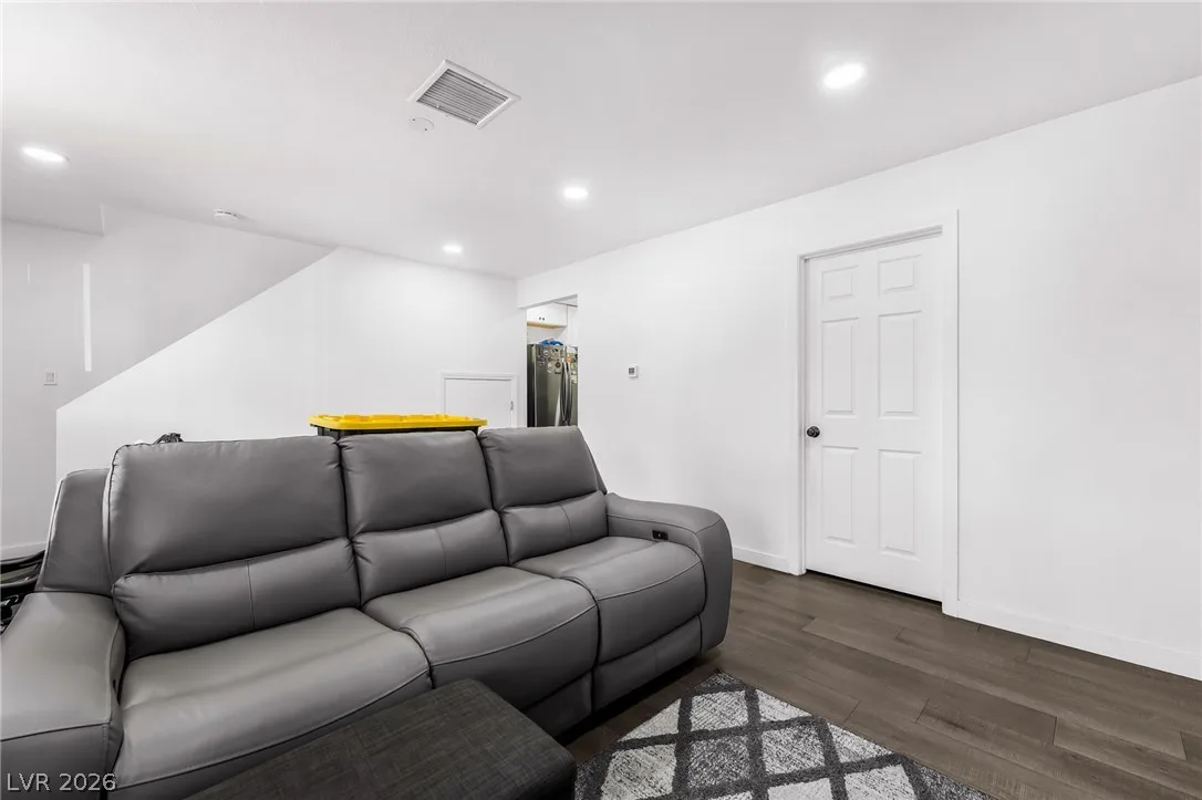 3934 Palos Verdes Street — photo 5