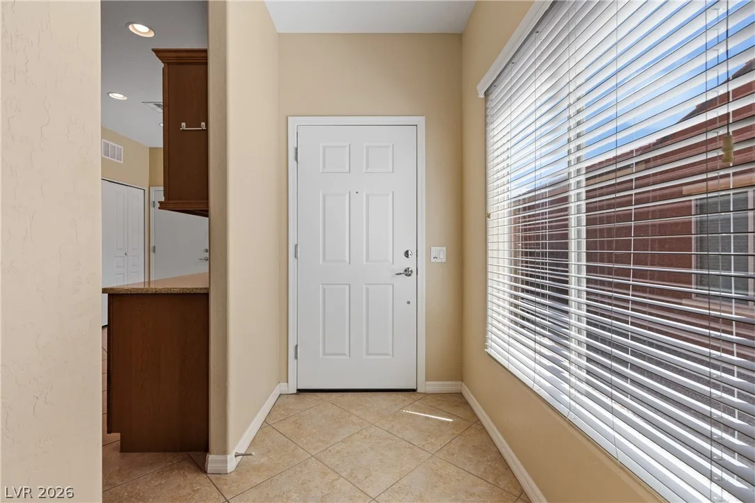 1498 Cougar Court — photo 2